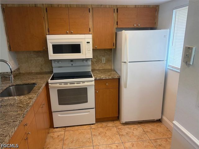 2700 PARK WINDSOR DR 713, Fort Myers, FL 33901