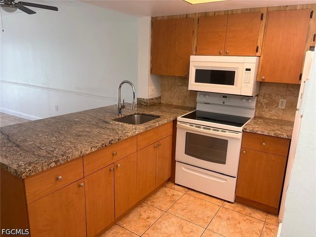 2700 PARK WINDSOR DR 713, Fort Myers, FL 33901