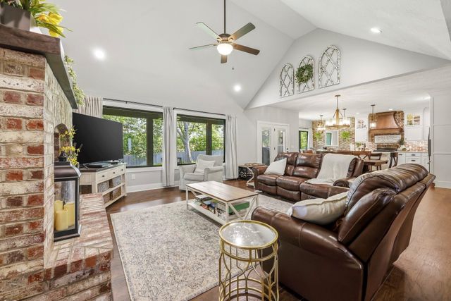 733 N Fox Hill Circle, Nixa, MO 65714