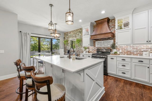 733 N Fox Hill Circle, Nixa, MO 65714