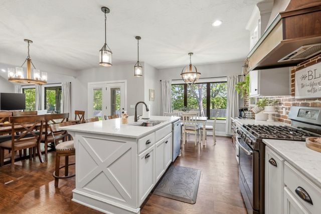 733 N Fox Hill Circle, Nixa, MO 65714