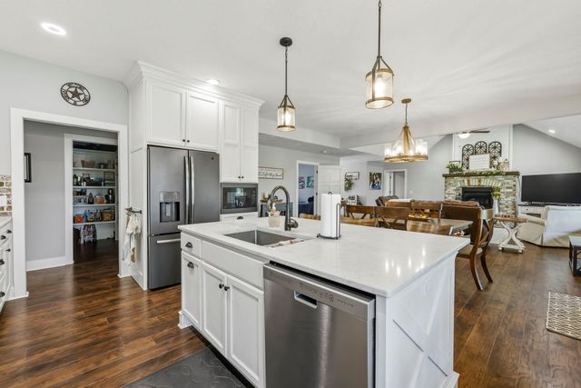 733 N Fox Hill Circle, Nixa, MO 65714