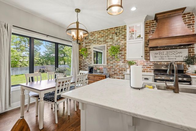 733 N Fox Hill Circle, Nixa, MO 65714