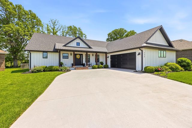 733 N Fox Hill Circle, Nixa, MO 65714