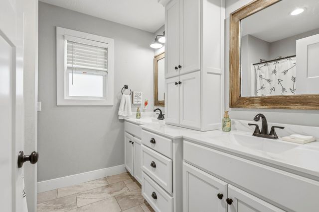 733 N Fox Hill Circle, Nixa, MO 65714