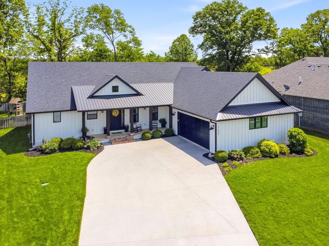 733 N Fox Hill Circle, Nixa, MO 65714
