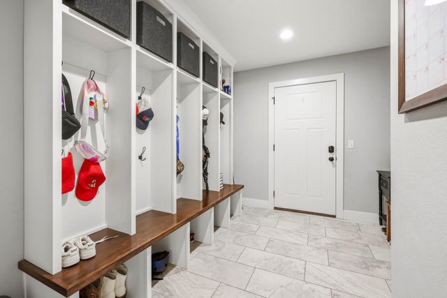 733 N Fox Hill Circle, Nixa, MO 65714