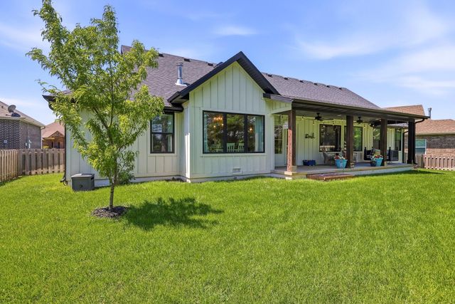 733 N Fox Hill Circle, Nixa, MO 65714