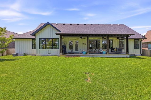 733 N Fox Hill Circle, Nixa, MO 65714