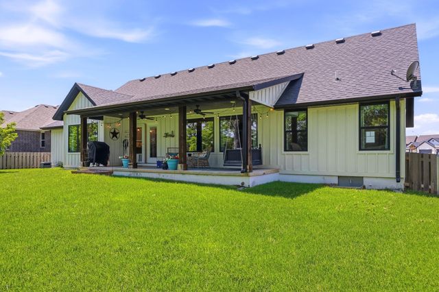 733 N Fox Hill Circle, Nixa, MO 65714