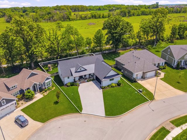 733 N Fox Hill Circle, Nixa, MO 65714