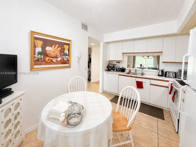 1151 SW 128th Terrace 206D, Pembroke Pines, FL 33027