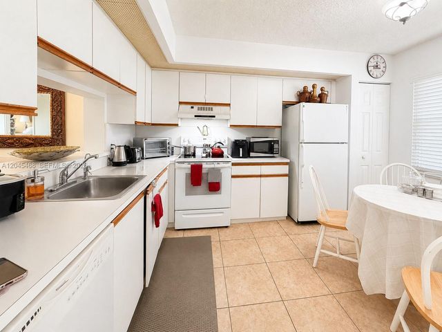 1151 SW 128th Terrace 206D, Pembroke Pines, FL 33027