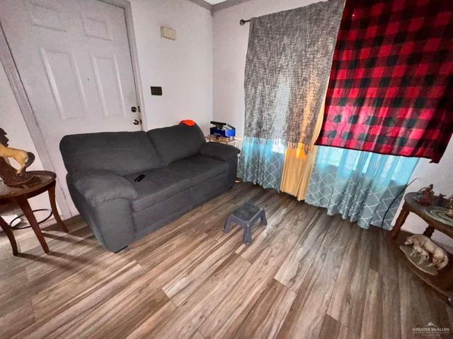 220 W 6th Street, Sullivan City, TX 78595