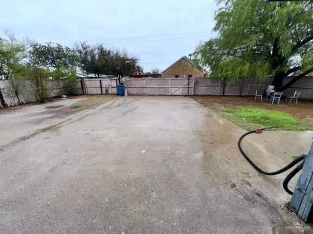 220 W 6th Street, Sullivan City, TX 78595