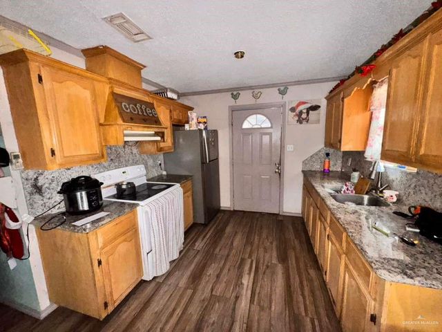 220 W 6th Street, Sullivan City, TX 78595