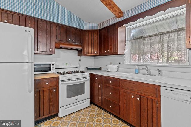 1218 ALLENGROVE STREET, Philadelphia, PA 19124