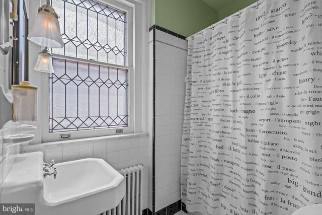 1218 ALLENGROVE STREET, Philadelphia, PA 19124