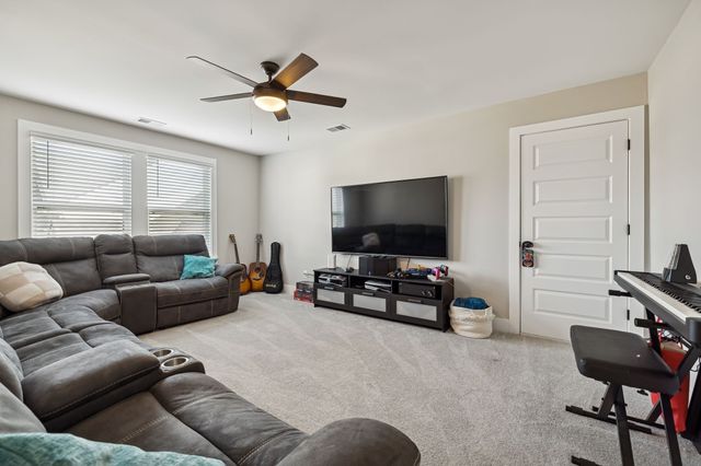 734 Omaha Dr, Gallatin, TN 37066