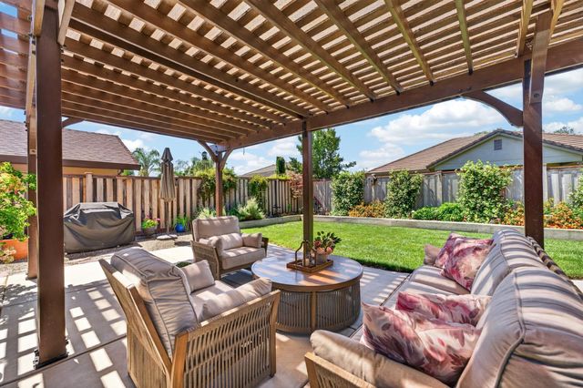 2419 Laurelwood Ct, Rocklin, CA 95677