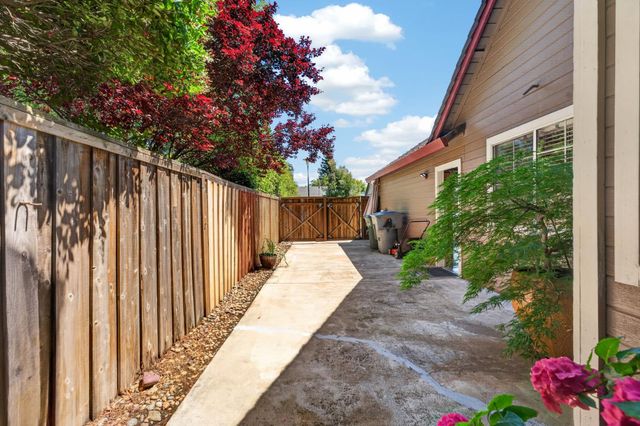 2419 Laurelwood Ct, Rocklin, CA 95677