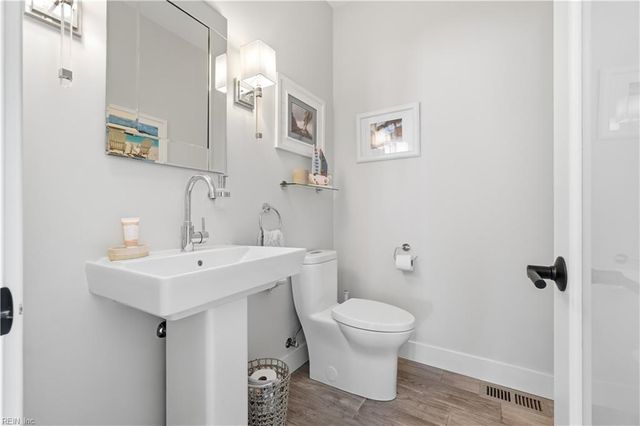 117 Anchor LN, Yorktown, VA 23692
