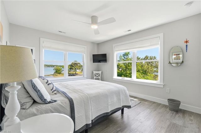 117 Anchor LN, Yorktown, VA 23692