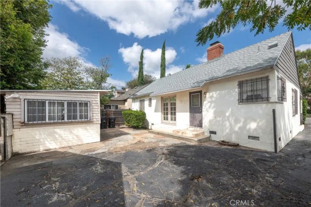 14738 Magnolia Boulevard, Sherman Oaks, CA 91403