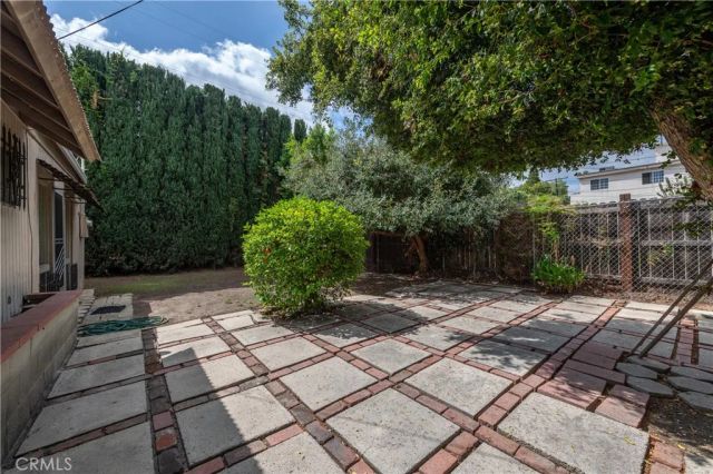 14738 Magnolia Boulevard, Sherman Oaks, CA 91403