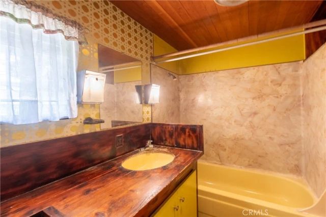 14738 Magnolia Boulevard, Sherman Oaks, CA 91403