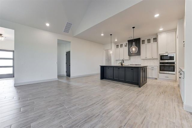 1813 Aminas Way, Yukon, OK 73099