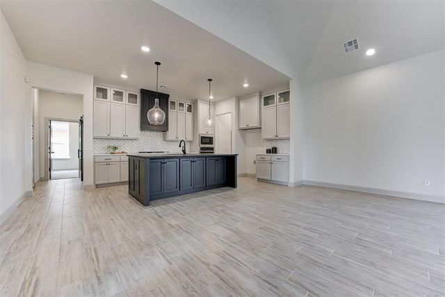1813 Aminas Way, Yukon, OK 73099