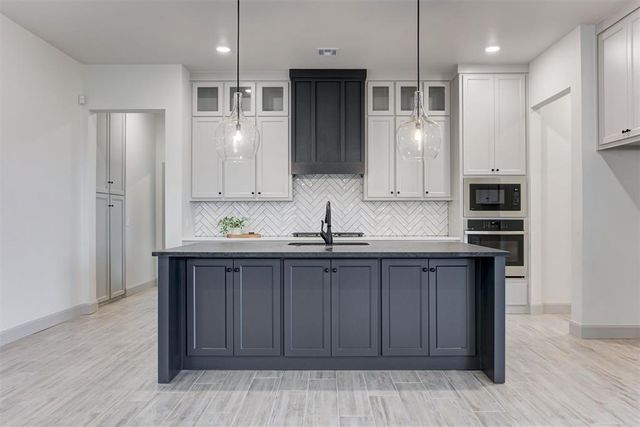 1813 Aminas Way, Yukon, OK 73099