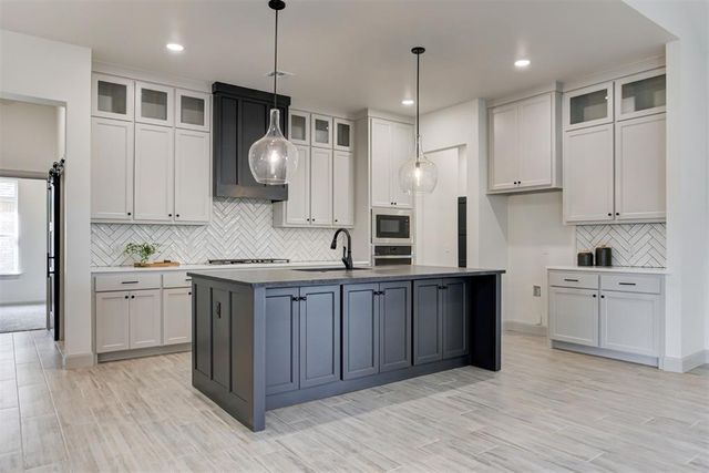 1813 Aminas Way, Yukon, OK 73099