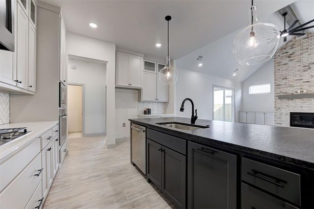 1813 Aminas Way, Yukon, OK 73099