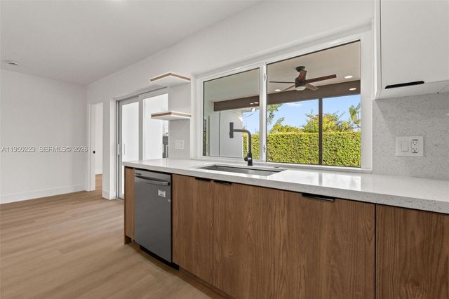 4440 NW 19th Ave, Oakland Park, FL 33309