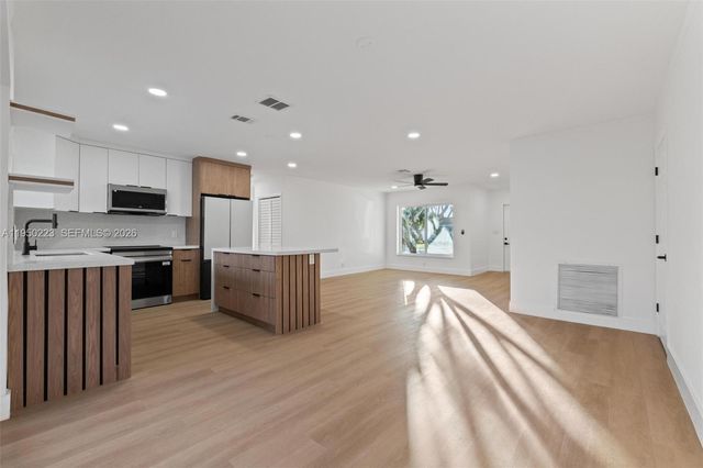 4440 NW 19th Ave, Oakland Park, FL 33309