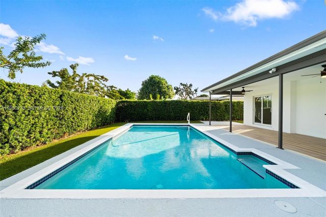 4440 NW 19th Ave, Oakland Park, FL 33309