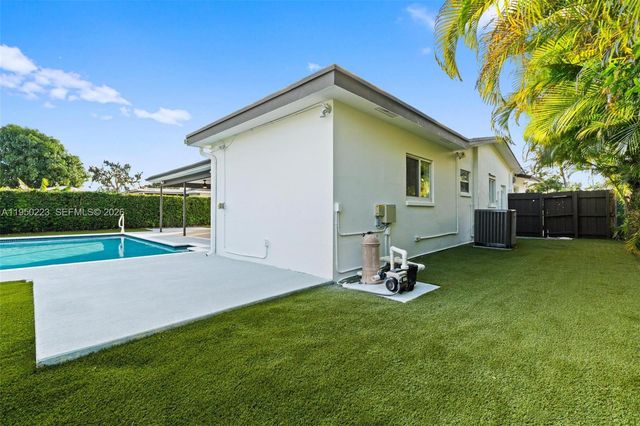 4440 NW 19th Ave, Oakland Park, FL 33309