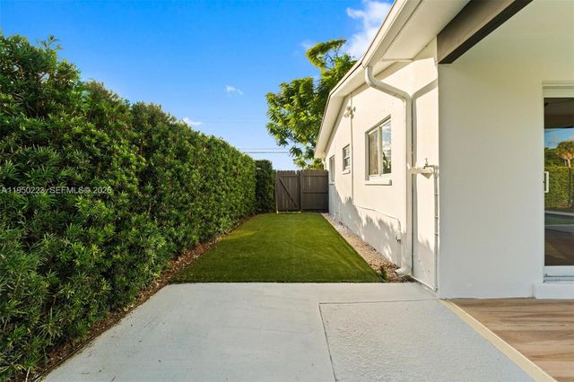 4440 NW 19th Ave, Oakland Park, FL 33309