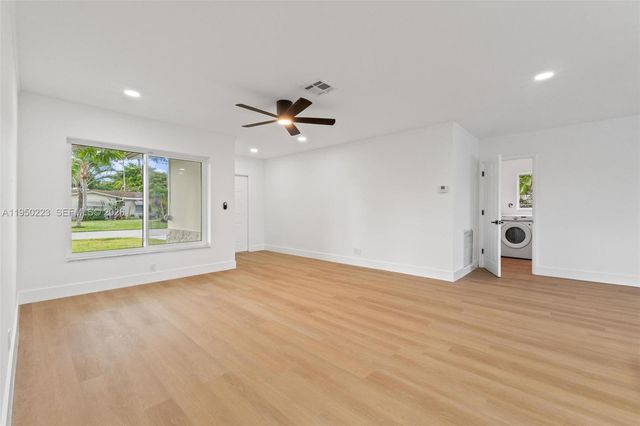 4440 NW 19th Ave, Oakland Park, FL 33309