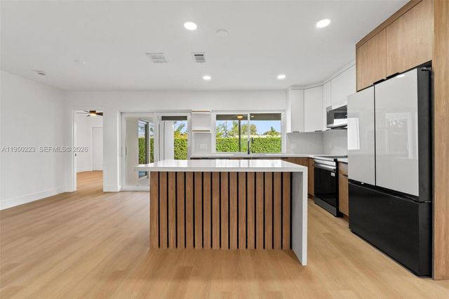 4440 NW 19th Ave, Oakland Park, FL 33309