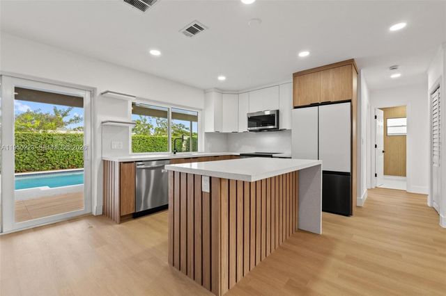 4440 NW 19th Ave, Oakland Park, FL 33309