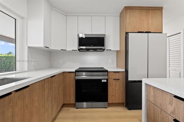 4440 NW 19th Ave, Oakland Park, FL 33309