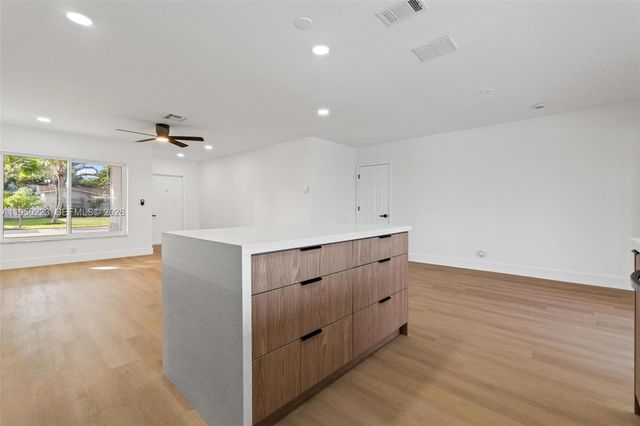 4440 NW 19th Ave, Oakland Park, FL 33309