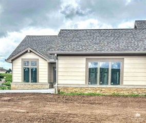 2021 Grand Ridge Court, Manhattan, KS 66503