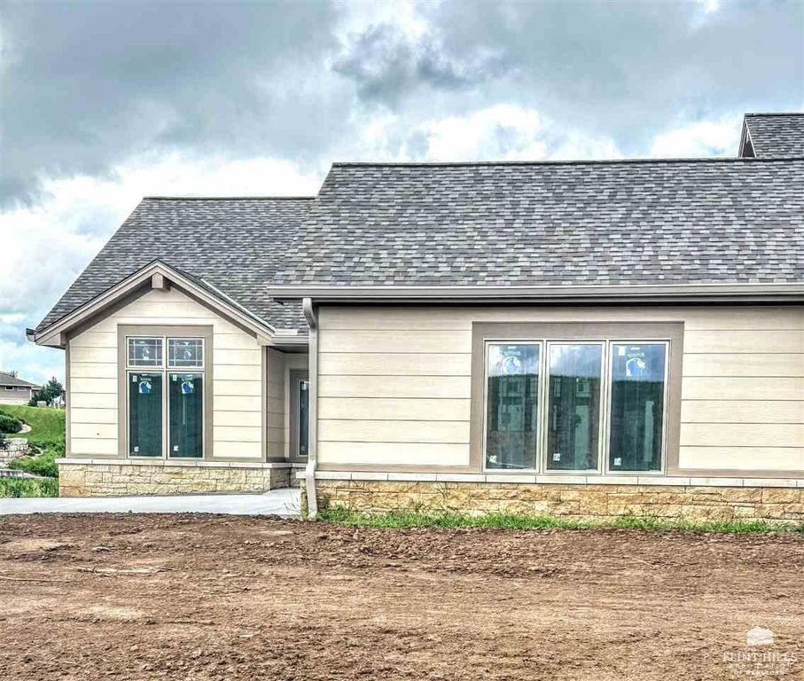 2021 Grand Ridge Court, Manhattan, KS 66503