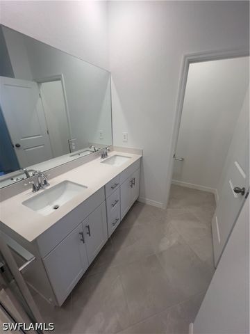 2833 Citrus ST, Naples, FL 34120