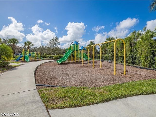 2833 Citrus ST, Naples, FL 34120