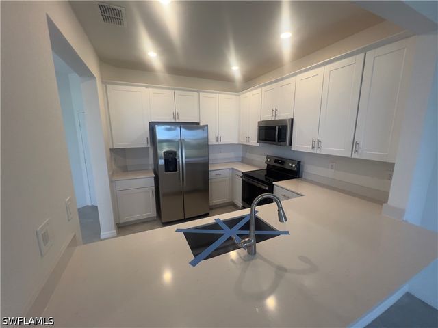 2833 Citrus ST, Naples, FL 34120
